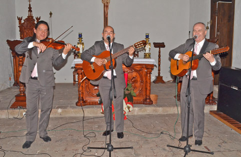Estirpe y canción durante el recital ofrecido en el templo San Pío X.