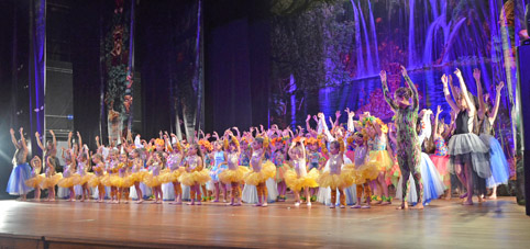 Participantes en la presentación de clausura de Miluzka.