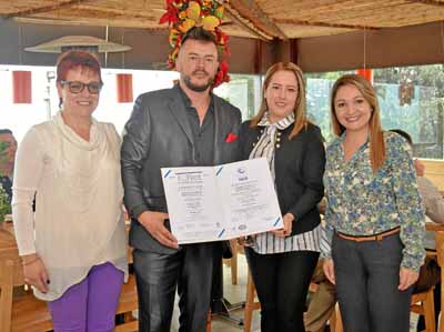 Luz Esneda Aristizábal Vargas, consultora de la Cámara de Comercio de Manizales; Juan Pablo Gómez Arias, gerente Conexiones SAS;