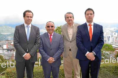 Andrés Sarmiento Grisales, secretario general de Naturgas; Carlos Alberto Mazeneth Dávila, gerente de Efigas; Óscar Jaramillo Bo