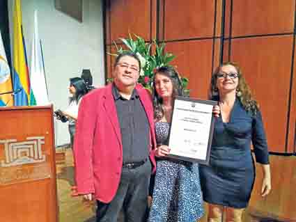 Mabel Jazmín Ramírez Marulanda en compañía de sus padres. 