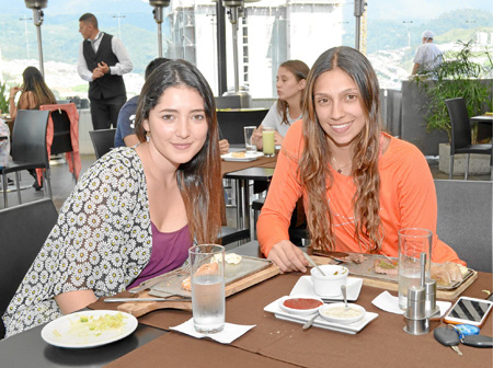 Manuela García Becerra y Valeria González Vélez, en la sede El Cable del Club Manizales.