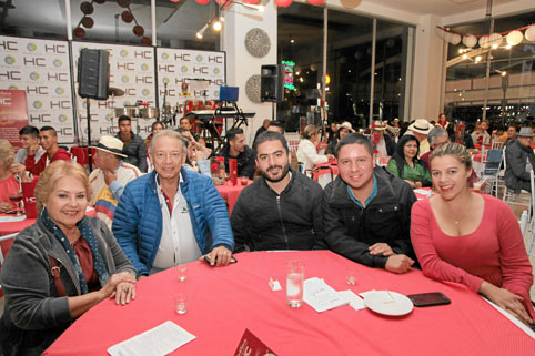 Ana Julia Hernández, Luis Miguel Olarte, Armando Rizzo, Juan David Montes y Diana Castañeda durante el remate Tapas y Cubatas en