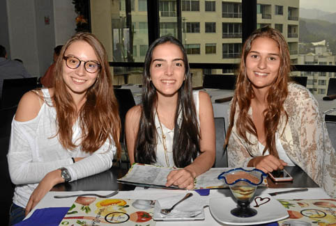 María José Gómez Rivas, Laura Arango Ochoa y Catalina Giraldo Ángel se reunieron en un almuerzo en la sede El Cable del Club Man