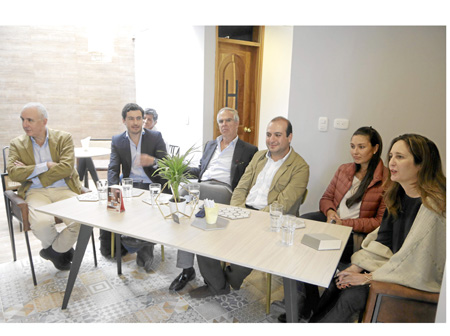 Pablo Gómez de Olea Bustinza, embajador de España en Colombia; Daniel Ortiz; Francisco Vargas; Johnnatan Ballesteros, María Cris