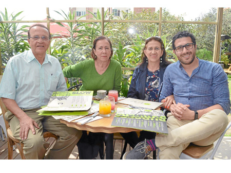 Arnulfo Giraldo Hernández, Damaris Bermúdez Vélez, Elizabeth Cristina Ospina de Giraldo y Carlos Fernando Giraldo Ospina se reun