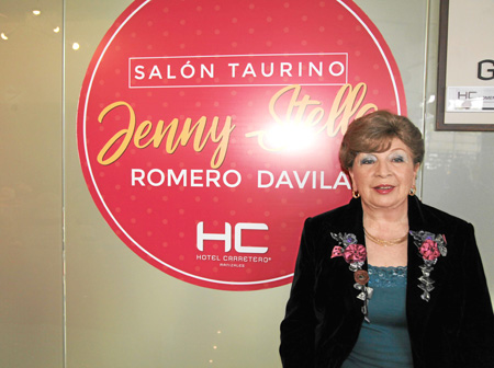 El salón Gaudí del Hotel Carretero fue denominado como el Salón taurino Jenny Stella Romero Dávila.