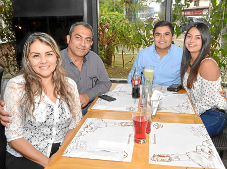 Solanye Salazar Gallego, Juan Carlos Ortega Patiño, Camilo Ortega Salazar y Paula Yazo Ramírez.