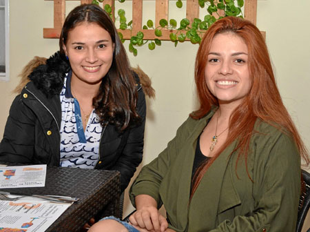 Tatiana Murcia Castro y Joshua Valentina Morales López se reunieron en una comida en el restaurante Mercado de La Macarena.
