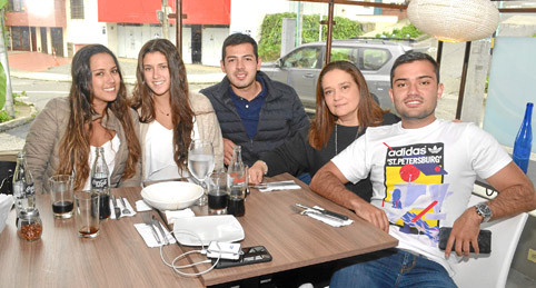 En Alto Pasti Trattoria se reunieron Juanita Prieto Hoyos, Camila Prieto Hoyos, Pablo Merchán Montes, María Emilia Jaramillo Ber