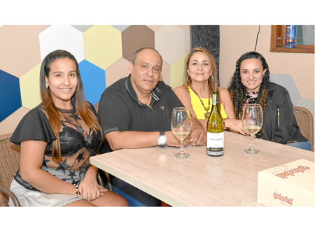 Juliana Franco Jaramillo, Carlos Alberto Franco Lotero, Alba Lucía Jaramillo Ruiz y Estephanía Franco Jaramillo.