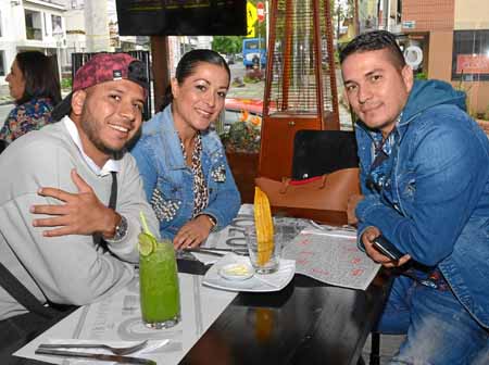 Foto | José Fernando Tangarife | LA PATRIA Federico Aristizábal Patiño, Ángela María Patiño y Alberto Aristizábal López.