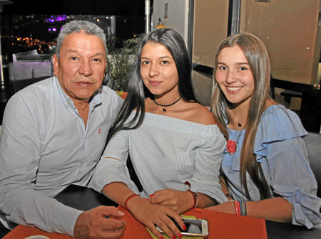 Foto | Argemiro Idárraga | LA PATRIA Javier Sánchez, Isabela Sánchez y María Antonia Montes. 