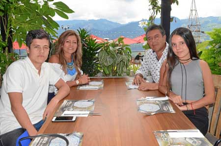 Foto | José Fernando Tangarife | LA PATRIA Nicolás Giraldo Muñoz, Doris Elena Muñoz Zuluaga, Rubén Darío Marín Ocampo y Manuela 