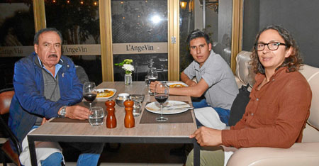 Foto | José Fernando Tangarife | LA PATRIA Jorge Luis Quevedo Aguayo, Jorge Alejandro Quevedo Hernández y Roger Triana Cárdenas.