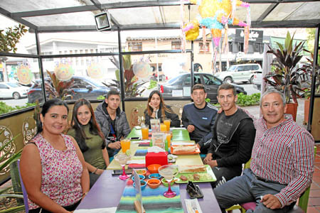 Foto | Argemiro Idárraga | LA PATRIA Esperanza Sepúlveda, Sofía Torres, Nicolás Torres, Geraldine Torres, Nicolás Montes, Juan D