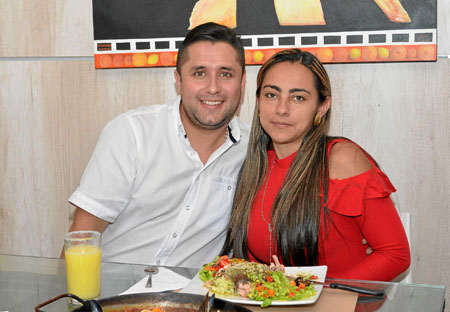 Sebastián Aviles Valencia celebró el cumpleaños de su esposa, Angélica Calle Giraldo.