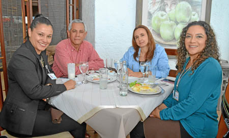 Adriana Ospina León, de Confa; Gustavo Caicedo Osorio, de Caracol Radio; Mónica González Echeverri, gerente Caracol Radio Maniza