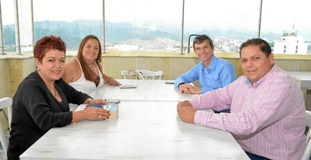 Foto | José Fernando Tangarife | LA PATRIA Constanza Barco Gómez, Andrea Cuartas Morales, Peter Lloyd, y Juan Manuel Zuluaga Tre