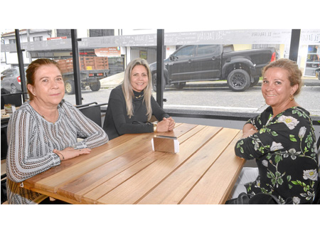 María Alicia Gutiérrez Gómez, Marina Gutiérrez Gómez y Luz Mary Gutiérrez Gómez.