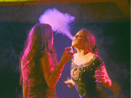 Escena del montaje de A Cántaros Danza.