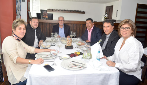 Cristina Estrada Jaramillo, Eduardo Montero, gerente del Festival de la Leyenda Vallenata; Guido Echeverri Piedrahíta, gobernado