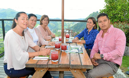 Elizabeth Montoya Ángel, Viviana Murillo Ramírez, Clara Inés Quintero López, Patricia Peralta Cardona y John Zorro Cortés.