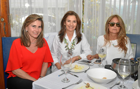 Claudia Rivas Aristizábal, Inés de la Cruz Arbeláez Hoyos y Ana María Uribe de Escobar se reunieron en el restaurante L’Atelier.