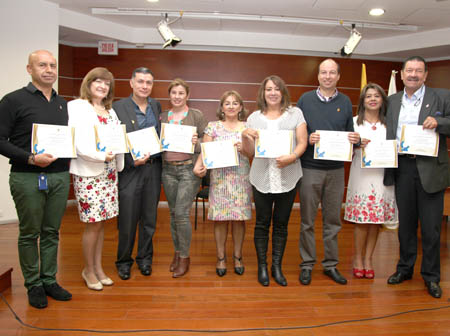 Fueron exaltados por su antigüedad laboral: Germán González Martínez, 20 años; María del Carmen Gómez Loaiza, por 25; John Erwin