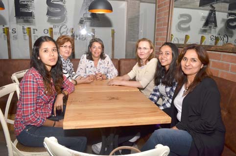 Daniela Loaiza Corrales, Alicia Vargas Corrales, María Isabel Gaviria Calderón, Claudia María Corrales Vargas, Valeria Arroyave 