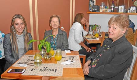 María Duque Valencia, Blanca Inés Arbeláez Montoya y Fanny Arbeláez Montoya.