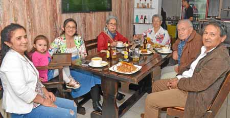 Ligia García Romero, Hassai Rubio Portela, Paula Andrea Portela García, Natividad Guarín Castro, Luz Dary Guarín de Portela, Cam
