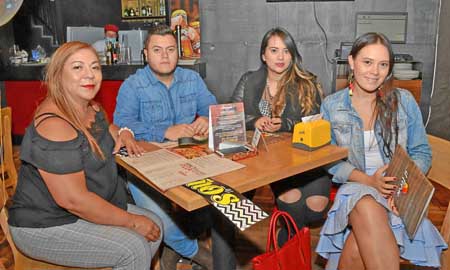 Aura Clemencia Henao García, Juan Camilo Zuluaga Henao, Laura Ocampo Sepúlveda y Aura María Zuluaga Henao.