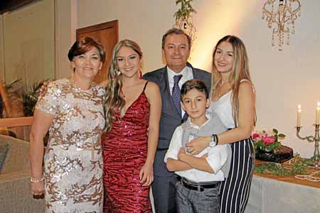 Piedad Vasco, María Antonia Corrales, Hugo Corrales, Tomás Corrales y Juanita Corrales.