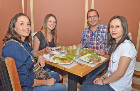 Valentina Cadavid Alzate, Verónica Dávila Manrique, Andrés Felipe Roldán García y Yenny Flórez Quintero.