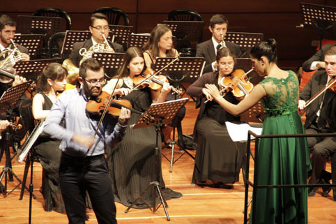 Mike Jiménez y María Camila Barbosa durante el concierto.