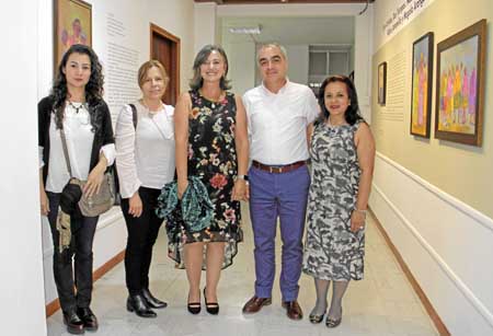 Claudia Constanza Piedrahíta Patiño, docente; Ayda Nidia Ocampo, curadora de la exposición; Olga Lucía Hurtado Gómez, directora 