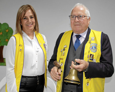 Nelly Sánchez entregó a José Salazar el mando como presidente del Club de Leones Chipre.