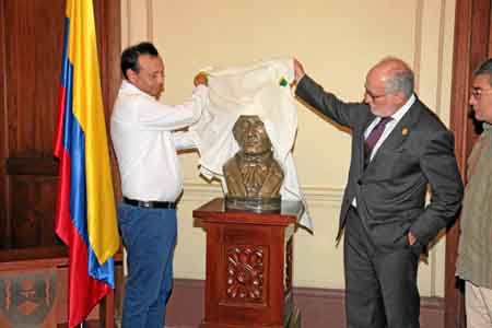 Lindon Alberto Chavarriaga, secretario de Cultura de Caldas, y Guido Echeverri Piedrahíta, gobernador de Caldas, descubrieron el