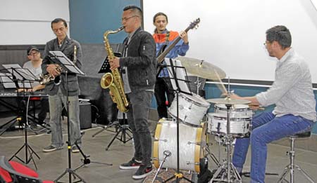 Diego Oyola Quinteto durante el concierto de jazz.