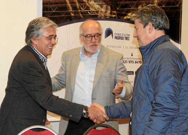 Germán Cardona Gutiérrez, ministro de Transporte; Guido Echeverri Piedrahíta, gobernador de Caldas; y Carlos Alberto García Mont