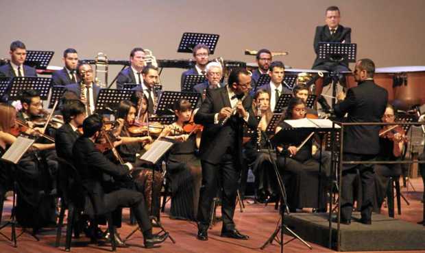 El flautista Ricardo Giraldo Zuluaga fue el solista invitado al séptimo concierto de la Temporada 2018.