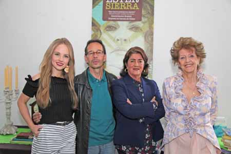En la velada participaron: Laura Michel, declamadora; Carlos Mario Uribe Álvarez, poeta y gestor cultural; Teresa González Garcí