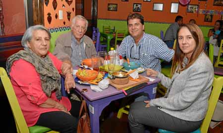 Amparo Vásquez de Pachón, Álvaro Pachón Aristizábal, Gustavo Enrique Pachón Vásquez y Beatriz Isaza Posada.