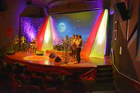 Didixieland Jazz Band, integrada por estudiantes del departamento de música de la Universidad de Caldas, fue la encargada de ini