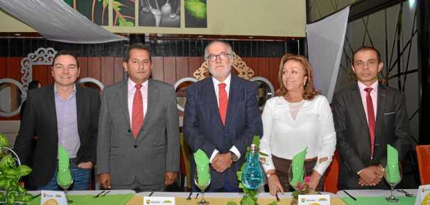 Miguel Trujillo Londoño, secretario de Desarrollo Económico de Caldas; Fabio Hernando Arias Orozco, secretario de Educación; Gui