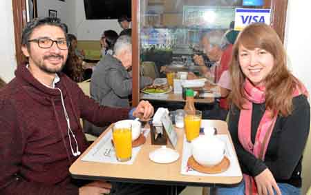 Anyerson Gómez Tabares y María Cristina Correa Duque, en el restaurante El Petizo Núñez.