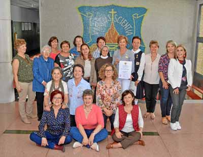 Soledad Mejía, Patricia Mejía y Beatriz Eugenia Hurtado. Detrás: Anamaría Jaramillo, Alba Lucía Toro y Luz Victoria González. De