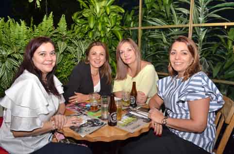 Luz Adriana Carvajal Marulanda, María Luisa González Galvis, Lina Clemencia Escobar Valencia y Ana María González Gómez.