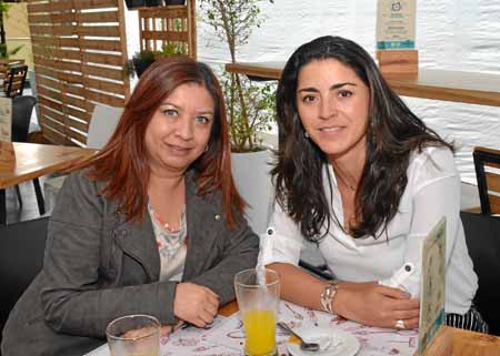 Fotos | José Fernando Tangarife | LA PATRIA Liliana Cumbalaza Noreña y Claudia Milena Salazar se reunieron en un almuerzo en el 
